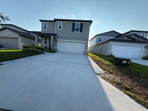 3919 Radiant Mountain Dr in Plant City, FL - Building Photo - Building Photo