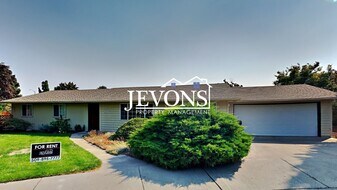4606 Bristol Way in Yakima, WA - Building Photo