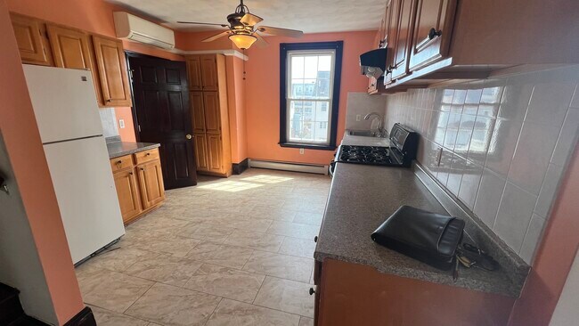 15 Locust St, Unit 3 in Everett, MA - Building Photo - Building Photo