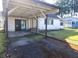 1317 Fir St in Sweet Home, OR - Building Photo