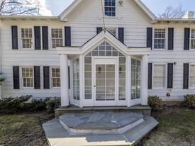 523 Danbury Rd in Wilton, CT - Building Photo