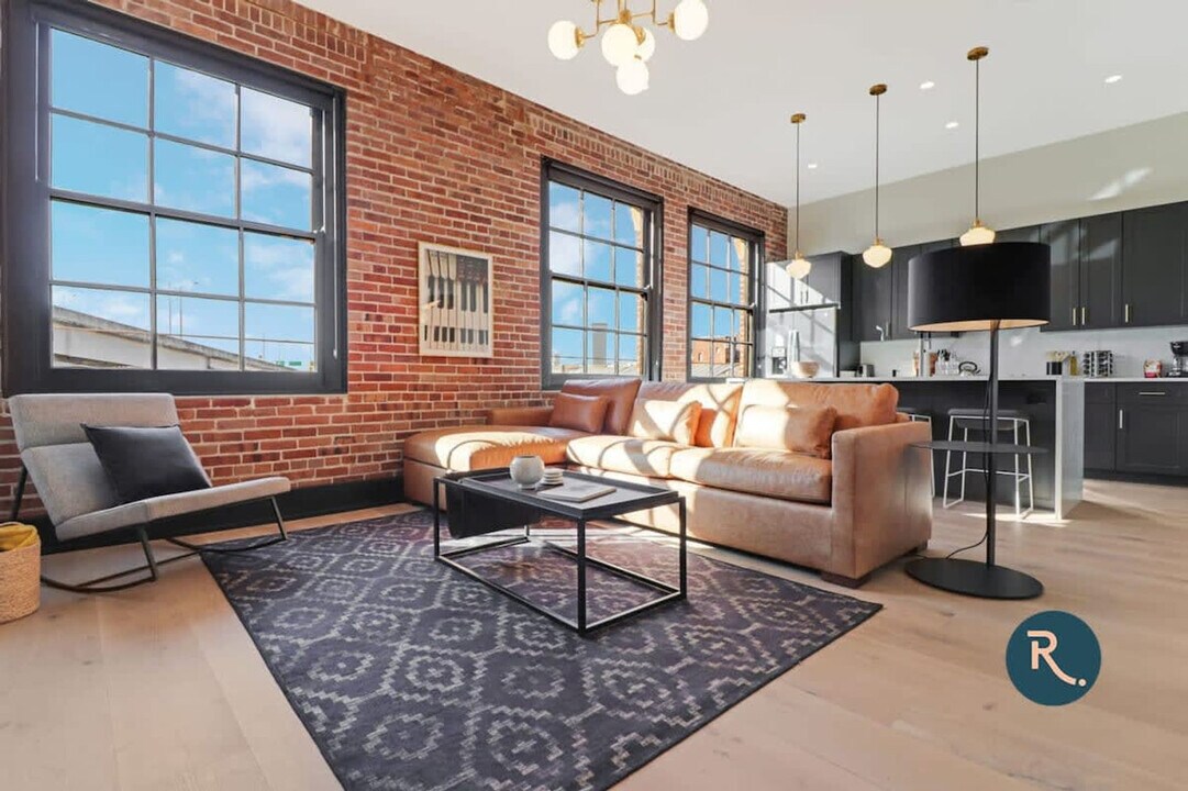 1148 S Peters St in New Orleans, LA - Building Photo