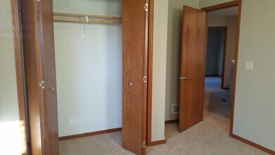 21-23 Hanfield Ct in Surrey, ND - Building Photo - Building Photo