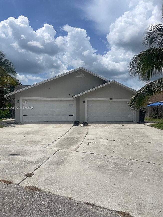 property at 935 Country Wood Ct
