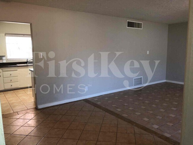 1634 W Indian School Rd in Phoenix, AZ - Foto de edificio - Building Photo