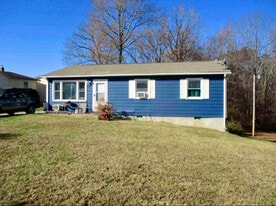 2141 Robin Hood Ct in Danville, VA - Building Photo