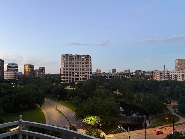 3225 Turtle Creek Blvd, Unit 1003 in Dallas, TX - Building Photo - Building Photo