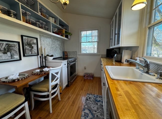 16 Colburn St in Westwood, MA - Building Photo - Building Photo