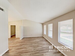 8405 Caledesi Island Dr in Tampa, FL - Foto de edificio - Building Photo