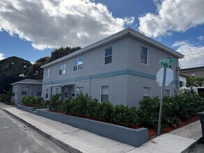 1913 Division Ave, Unit 202 in West Palm Beach, FL - Building Photo - Building Photo