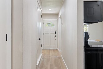 1910 N Floyd Rd in Richardson, TX - Building Photo - Building Photo