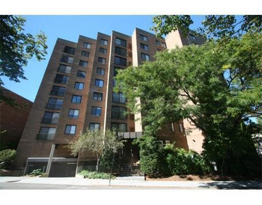 1243 Beacon St, Unit #2c in Brookline, MA - Building Photo - Building Photo