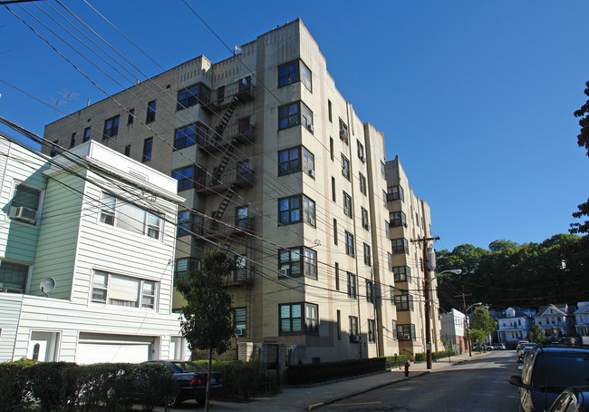 33 Loudoun St in Yonkers, NY - Foto de edificio - Building Photo