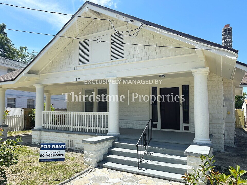 137 W 18th St in Jacksonville, FL - Building Photo