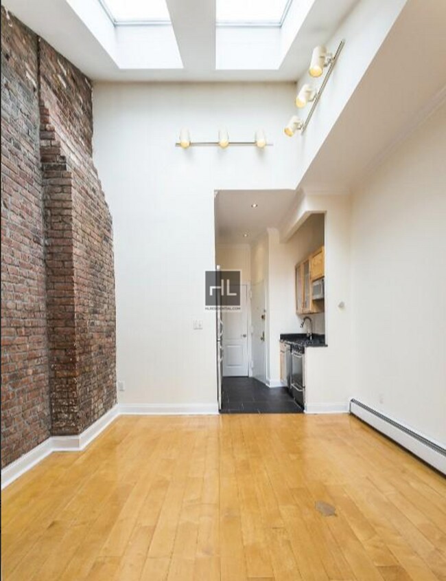AVENUE B in New York, NY - Building Photo - Building Photo