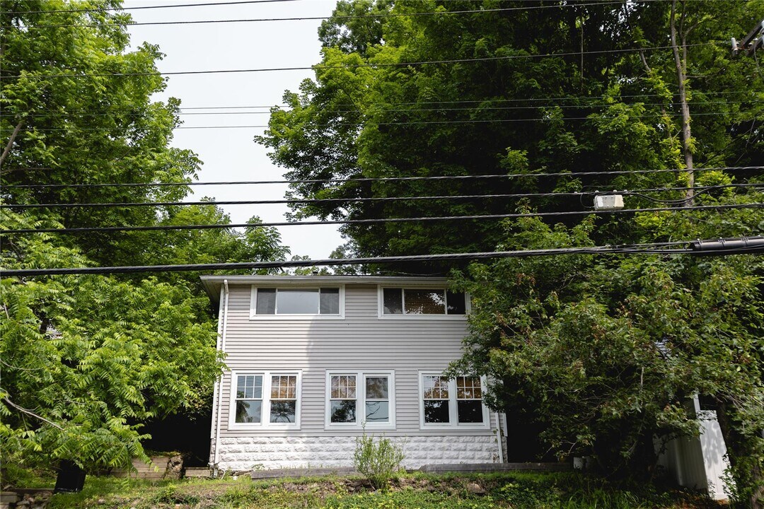 582 Lakes Rd in Monroe, NY - Building Photo