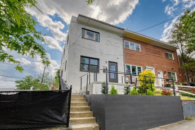 5710 Eastern Ave NE in Washington, DC - Building Photo - Building Photo