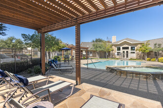 Summit Ridge Apartments in Lewisville, TX - Foto de edificio - Building Photo