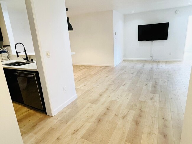 property at 358 S Gramercy Pl