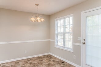 1422 Huddersfield Dr in Smyrna, TN - Foto de edificio - Building Photo