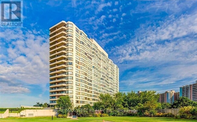 property at 5 Greystone Walk Dr