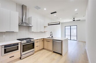 4206 Cabell Dr in Dallas, TX - Building Photo - Building Photo