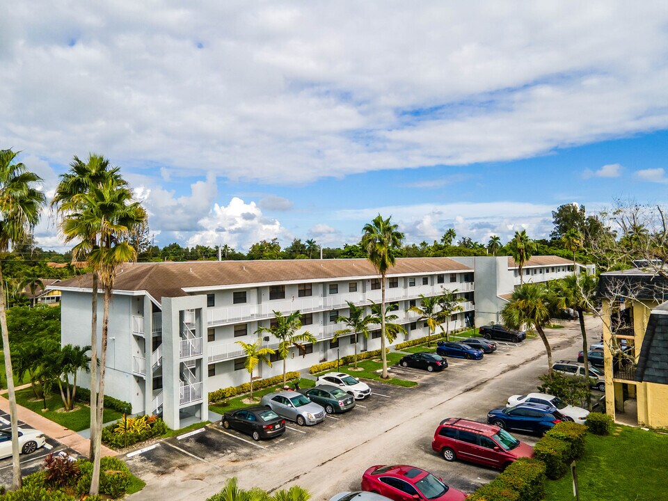 Westview Commons in Davie, FL - Foto de edificio