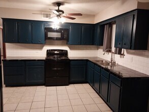 608 Mayflower Ln in Crockett, TX - Building Photo - Building Photo