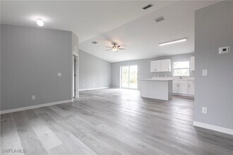 2806 31st St W in Lehigh Acres, FL - Building Photo - Building Photo