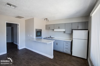 500 N Decatur Blvd in Las Vegas, NV - Building Photo - Building Photo