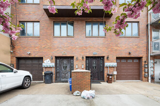 7120 163rd St in Fresh Meadows, NY - Foto de edificio - Building Photo