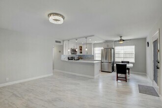 988 Normandy Trail, Unit 988 in Delray Beach, FL - Foto de edificio - Building Photo