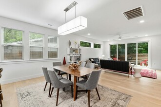6501 Arnold Dr in Austin, TX - Building Photo - Building Photo