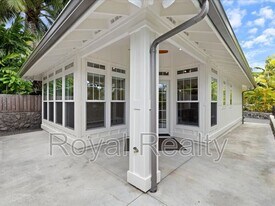 44-295-295 Kaneohe Bay Dr in Kaneohe, HI - Building Photo