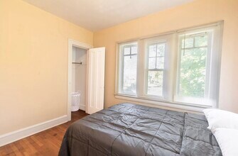3076 Yorkshire Rd in Cleveland Heights, OH - Building Photo - Building Photo