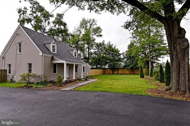 property at 2905 Boswell Ave