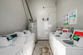 Date Palms in San Bernardino, CA - Foto de edificio - Interior Photo