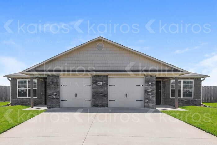 5001 Thomas St Photo