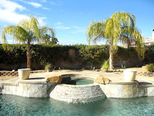 43541 Parkway Esplanade E in La Quinta, CA - Building Photo - Building Photo