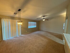 10211 Starlight Peak Dr in Bakersfield, CA - Building Photo - Building Photo