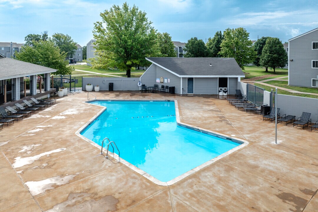 The Club at Cherry Hills Apartments in Wichita, KS - Building Photo