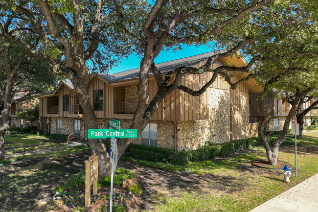 Park Central in Dallas, TX - Building Photo - Building Photo