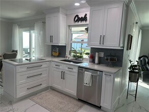 200 SW 10th Terrace in Cape Coral, FL - Building Photo - Building Photo