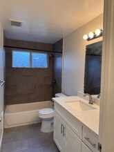 13731 32nd Ave NE in Seattle, WA - Foto de edificio - Building Photo