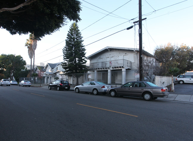 1631 N Edgemont St in Los Angeles, CA - Foto de edificio - Building Photo