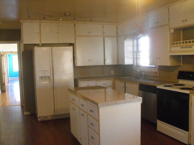 property at 600 E 14th St