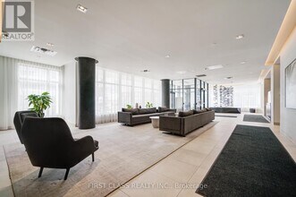 180 Fairview Mall Dr in Toronto, ON - Building Photo - Building Photo