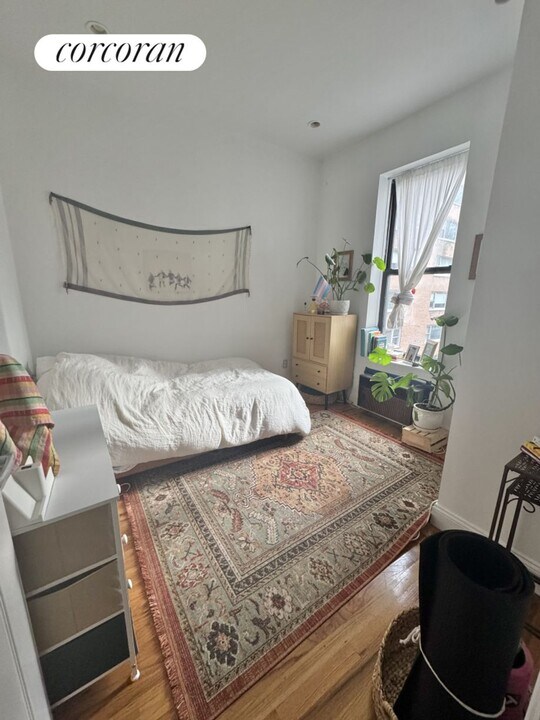 1235 1st Ave in New York, NY - Building Photo