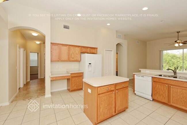 8716 Sandy Plains Dr in Riverview, FL - Building Photo - Building Photo