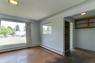6017 Capitol Blvd SE in Tumwater, WA - Building Photo - Building Photo
